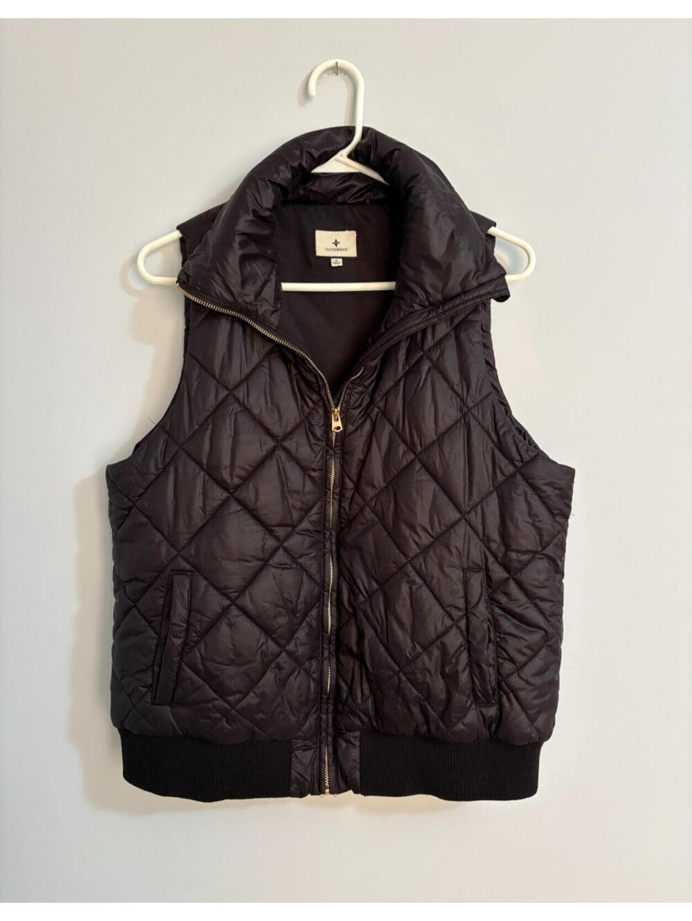 Tuckernuck Women’s Quilted Puffer Vest Black Gold Zip Size Large